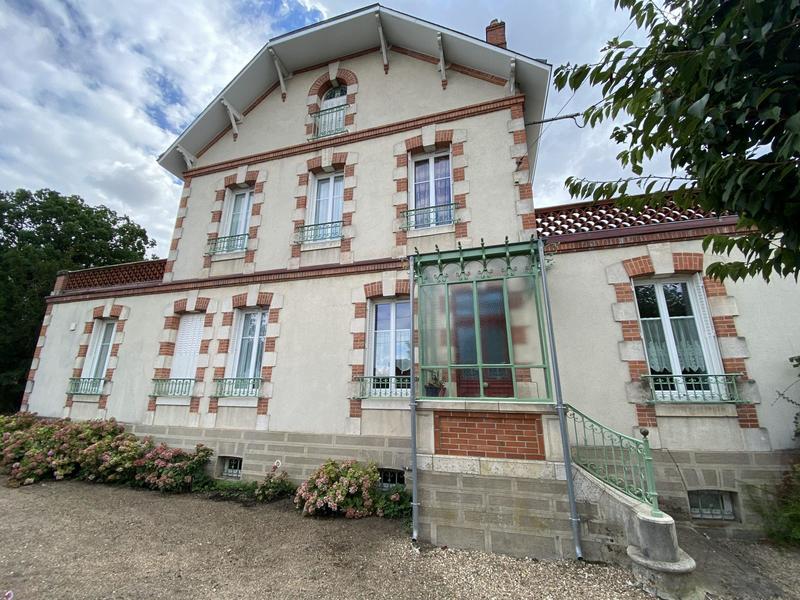 Maison - 256 m² - 9 pièces