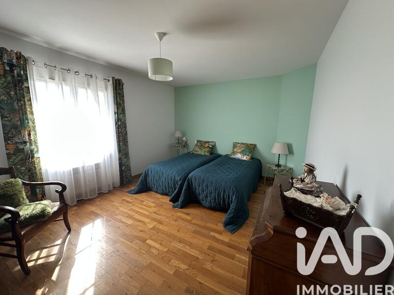 Maison - 176 m² - 8 pièces