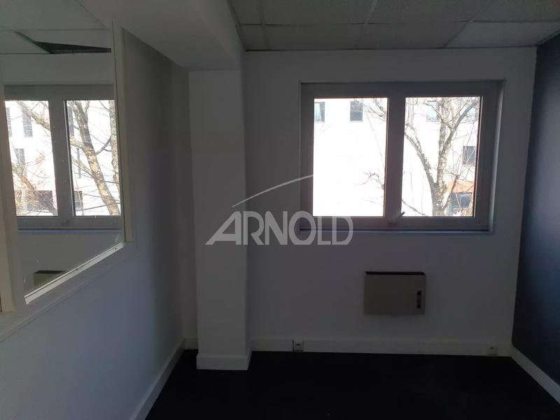 Bureau - 70 m² - 4 pièces