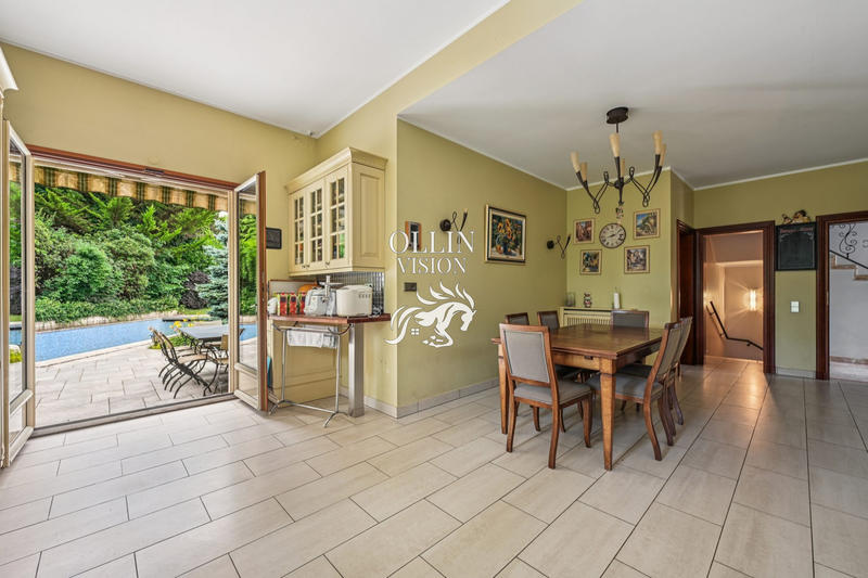 Maison - 365 m² - 12 pièces