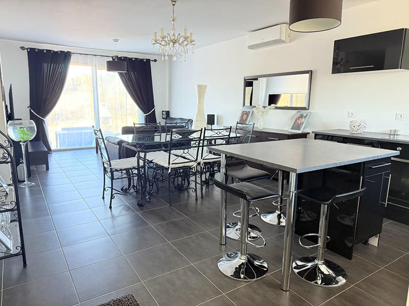 Maison - 92 m² - 5 pièces