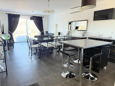 Maison - 92 m² - 5 pièces