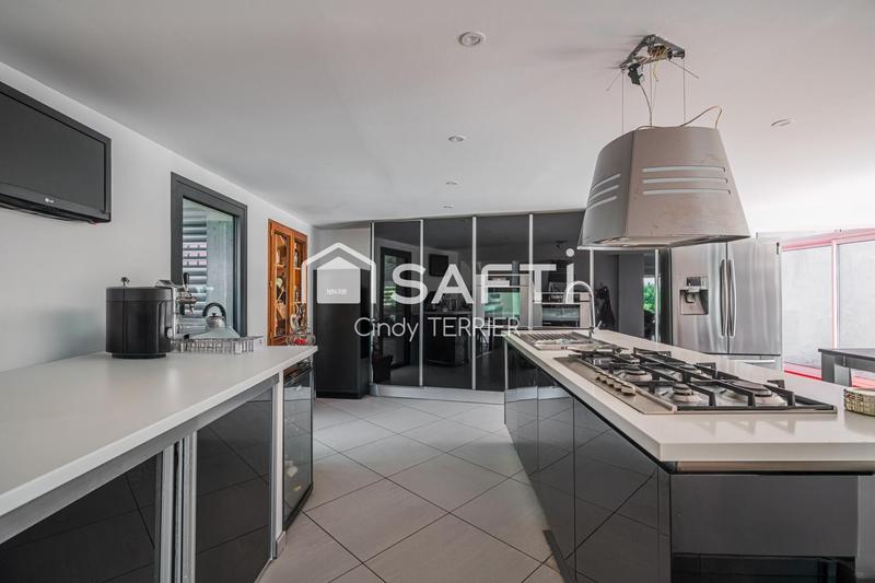 Maison - 277 m² - 7 pièces