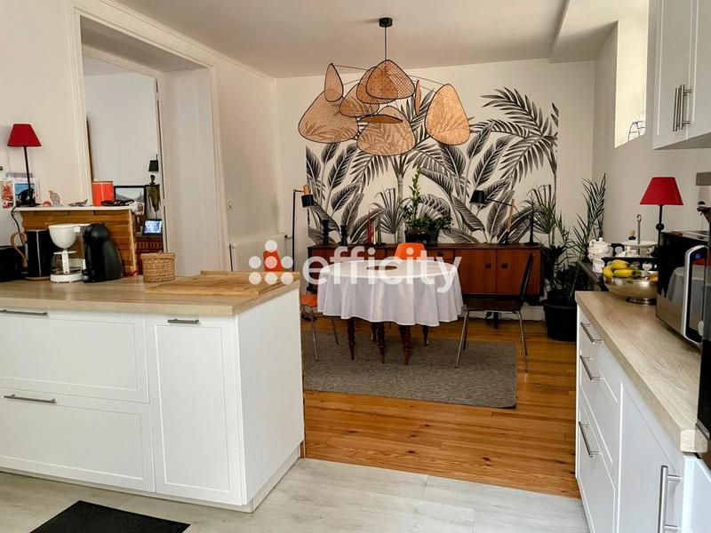 Maison - 210 m² - 8 pièces