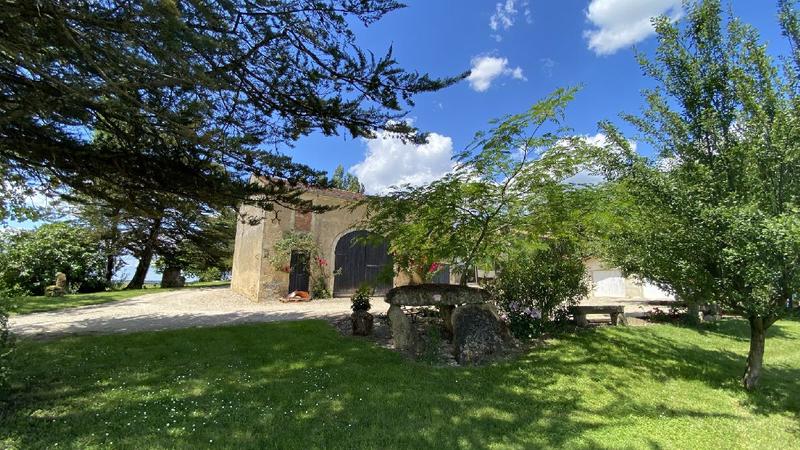 Maison - 300 m² - 10 pièces