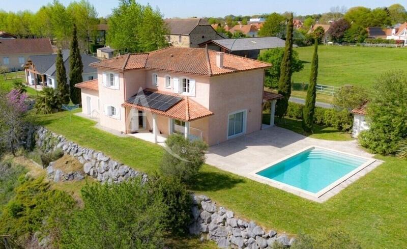 Maison - 190 m² - 6 pièces