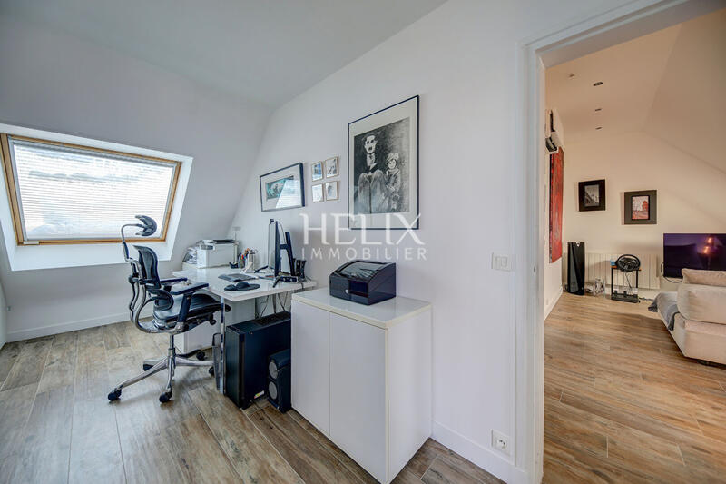 Maison - 236 m² - 9 pièces