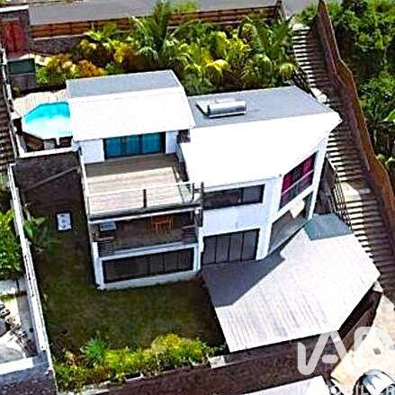 Maison - 208 m² - 6 pièces