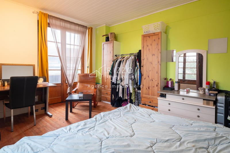 Maison - 260 m² - 9 pièces