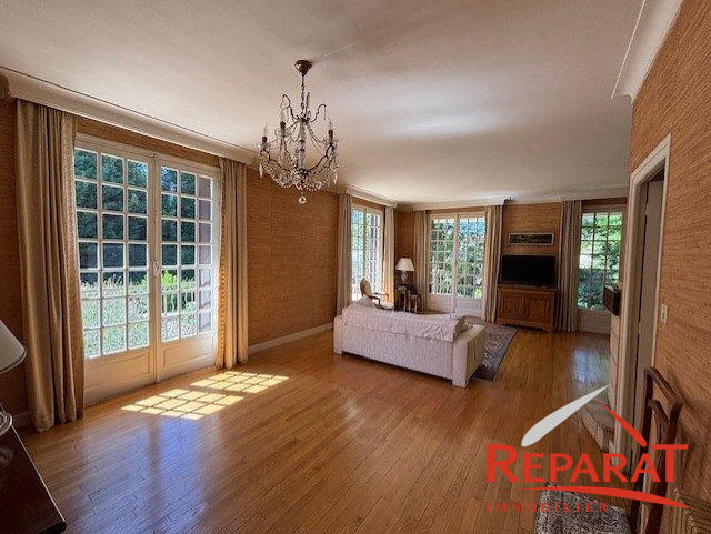 Maison traditionnelle - 187 m² - 6 pièces