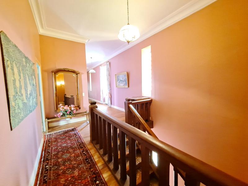 Château - 570 m² - 12 pièces