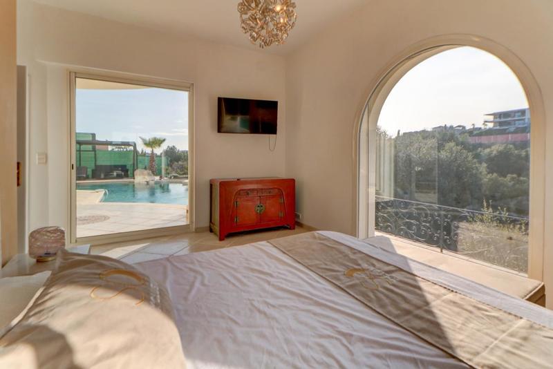 Maison - 200 m² - 6 pièces