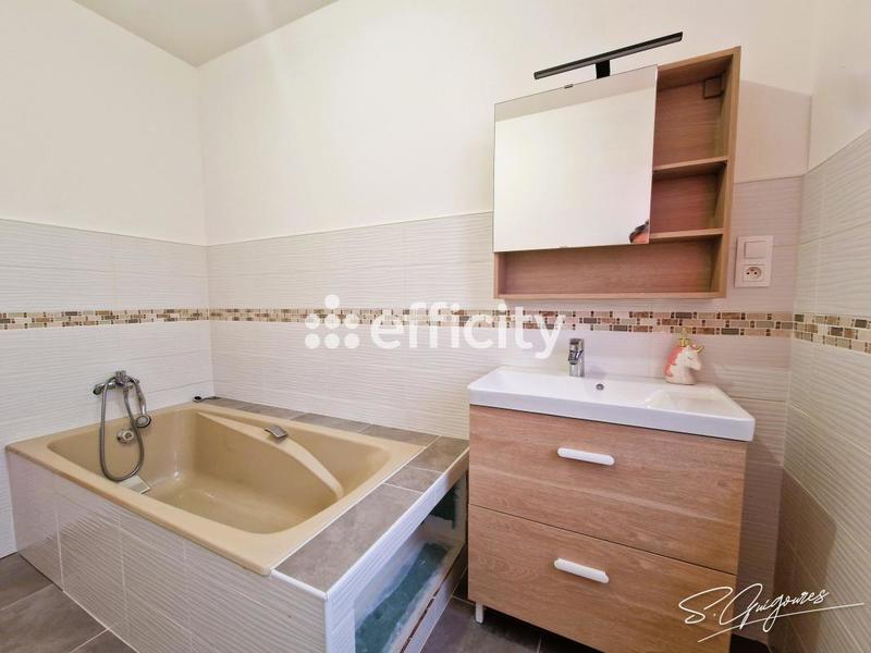 Maison - 224 m² - 9 pièces