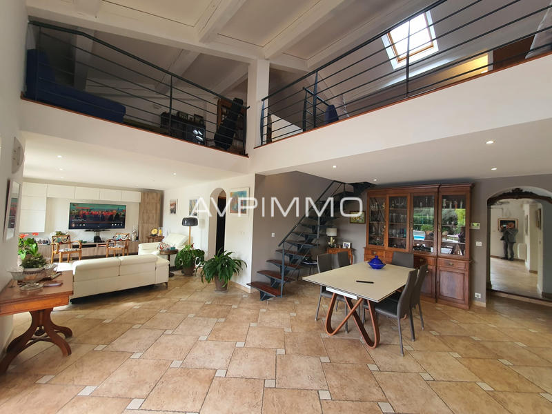 Villa - 200 m² - 5 pièces