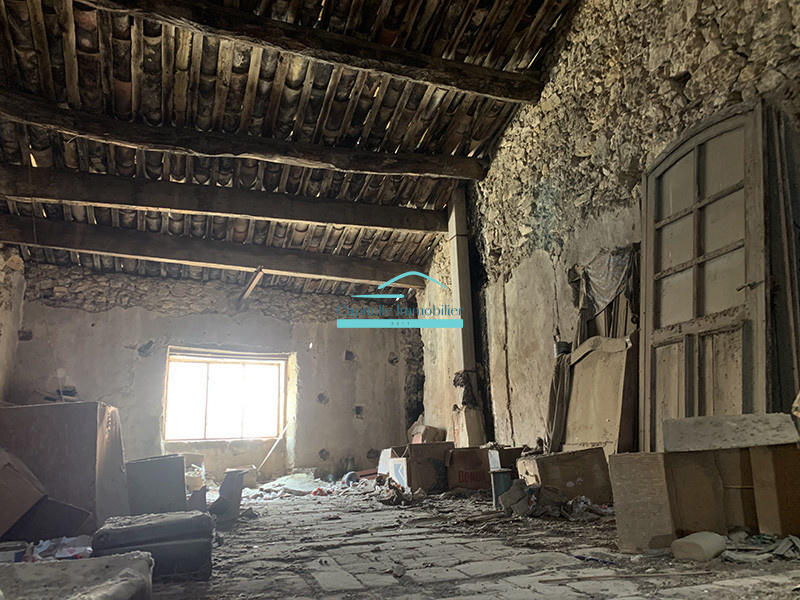 Maison - 300 m² - 4 pièces