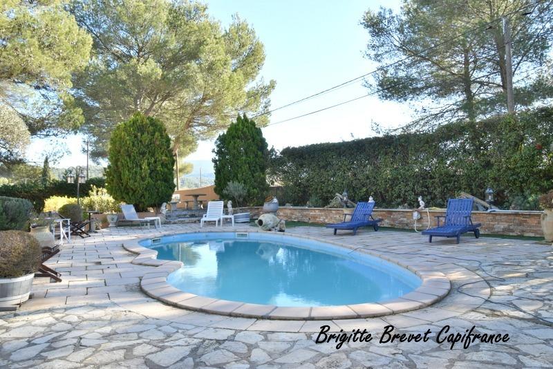 Maison - 230 m² - 6 pièces