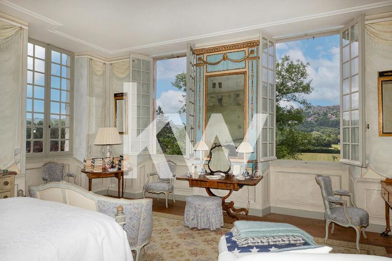 Château - 677 m² - 20 pièces