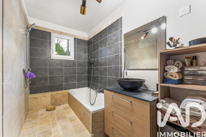 Maison - 95 m² - 4 pièces