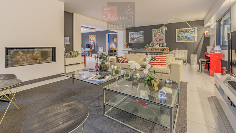 Maison - 400 m² - 8 pièces