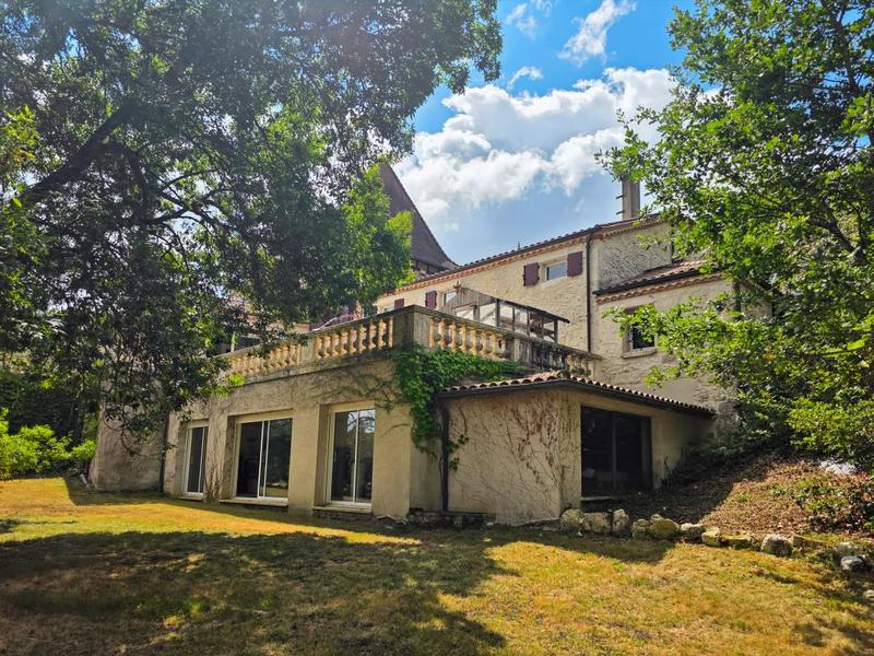 Demeure - 400 m² - 7 pièces