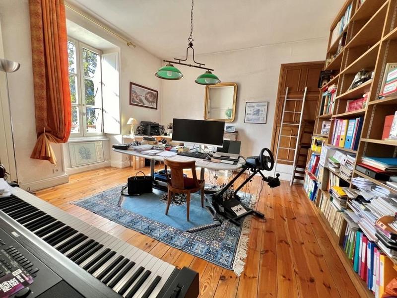 Maison - 232 m² - 11 pièces