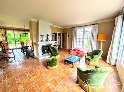 Maison de maîtres - 239 m² - 9 pièces