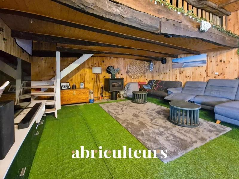 Maison - 230 m² - 6 pièces