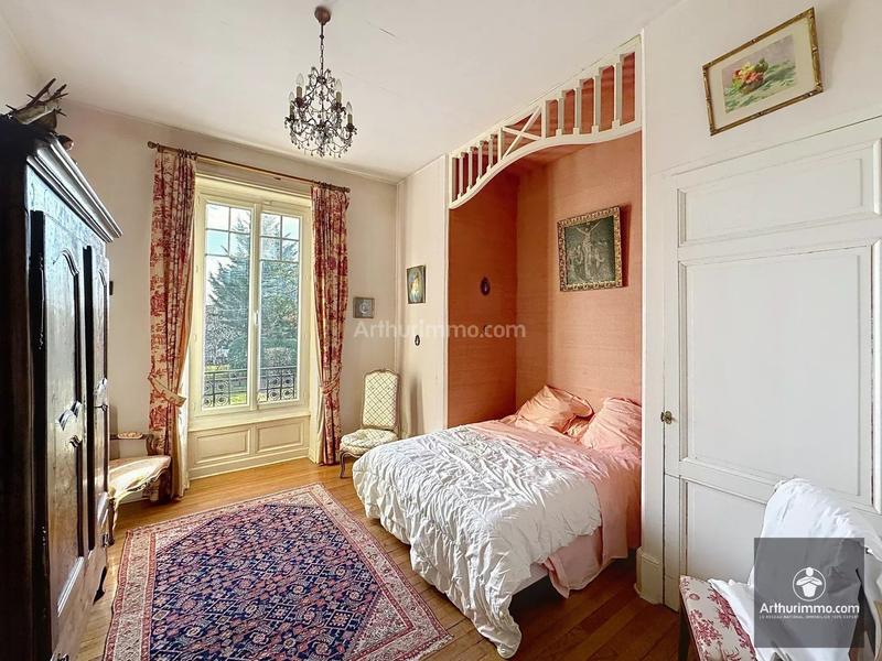 Maison - 220 m² - 9 pièces