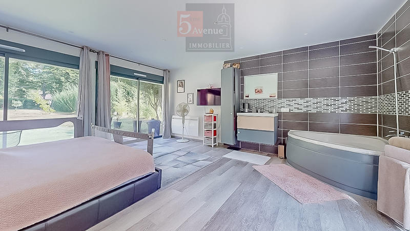 Maison - 260 m² - 7 pièces