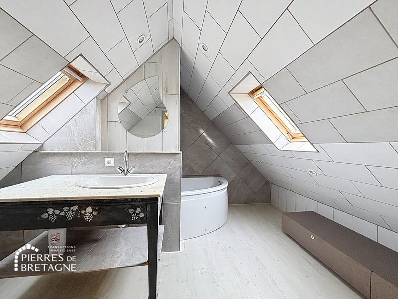 Maison - 96 m² - 6 pièces