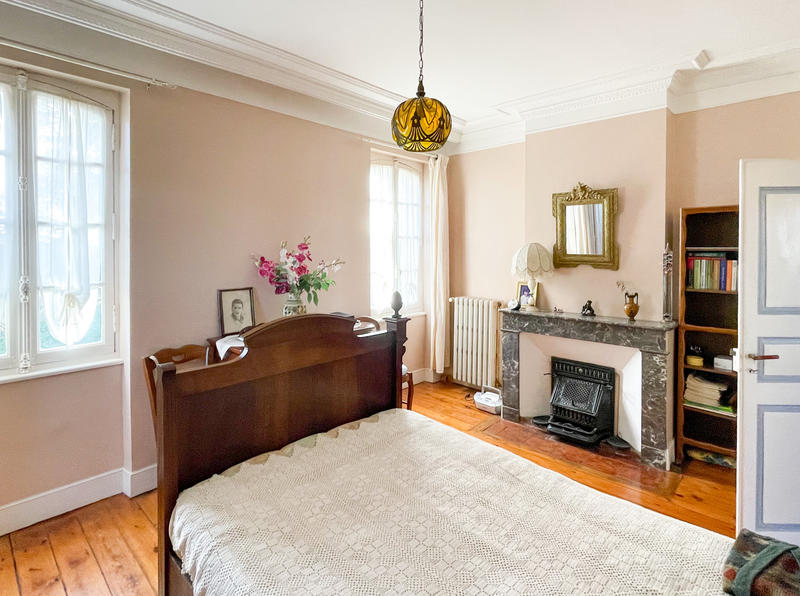 Maison - 585 m² - 10 pièces