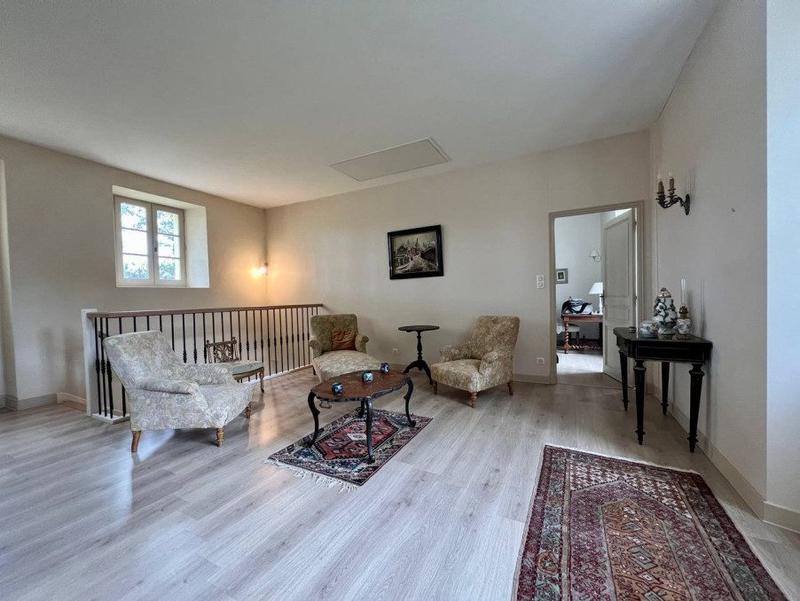 Maison traditionnelle - 286 m² - 13 pièces