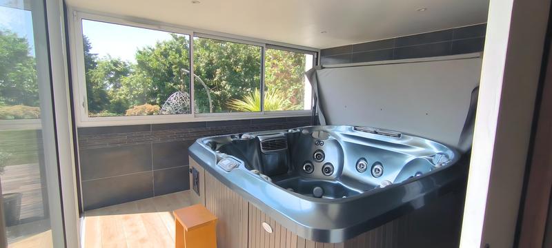 Maison contemporaine - 209 m² - 7 pièces