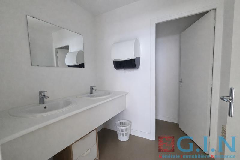 Local commercial - 548 m² - 20 pièces