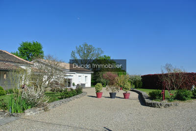 Maison - 273 m² - 10 pièces