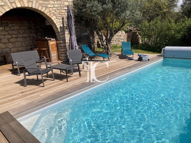 Maison - 208 m² - 8 pièces