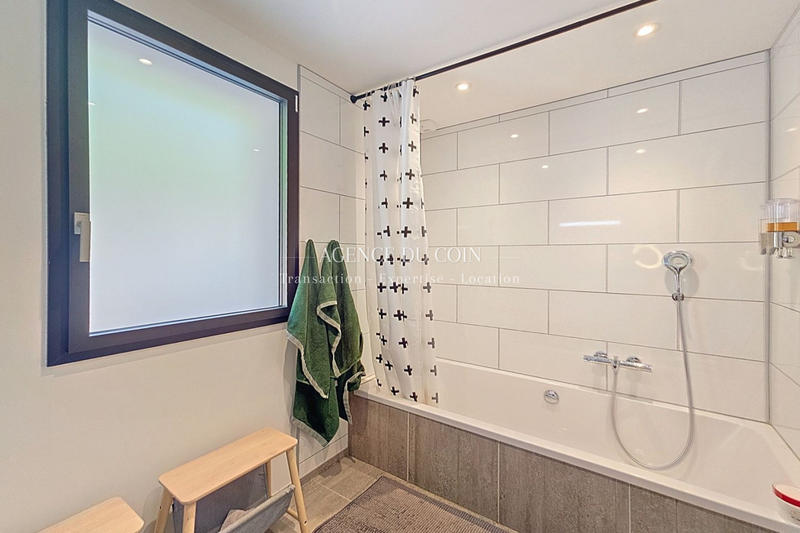 Maison - 215 m² - 6 pièces