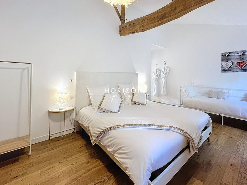 Maison ancienne - 305 m² - 12 pièces