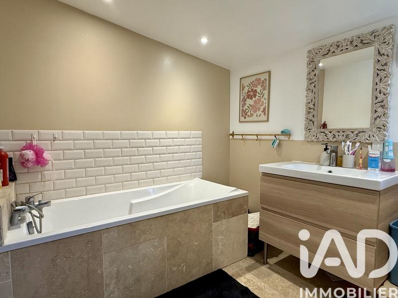 Maison - 216 m² - 8 pièces