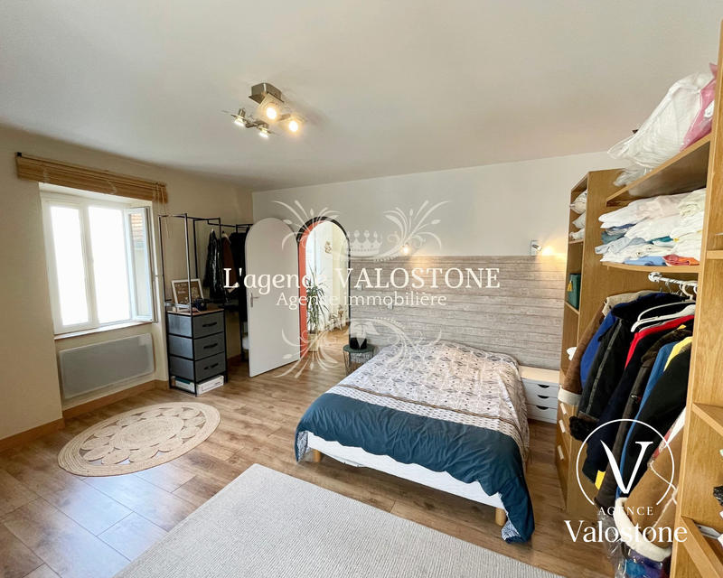 Maison traditionnelle - 255 m² - 4 pièces