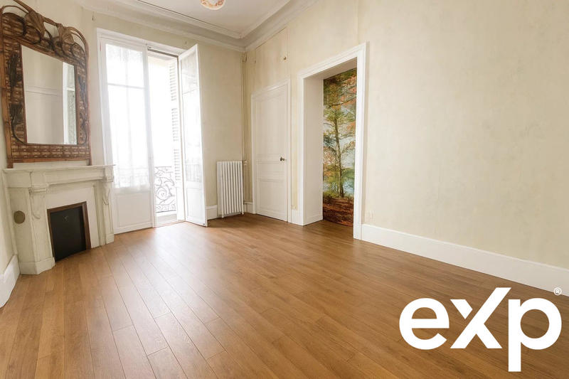 Maison - 215 m² - 11 pièces