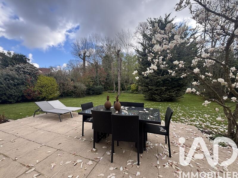 Maison - 180 m² - 7 pièces