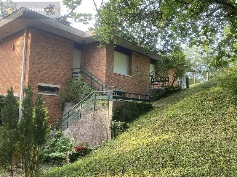 Maison - 240 m² - 6 pièces