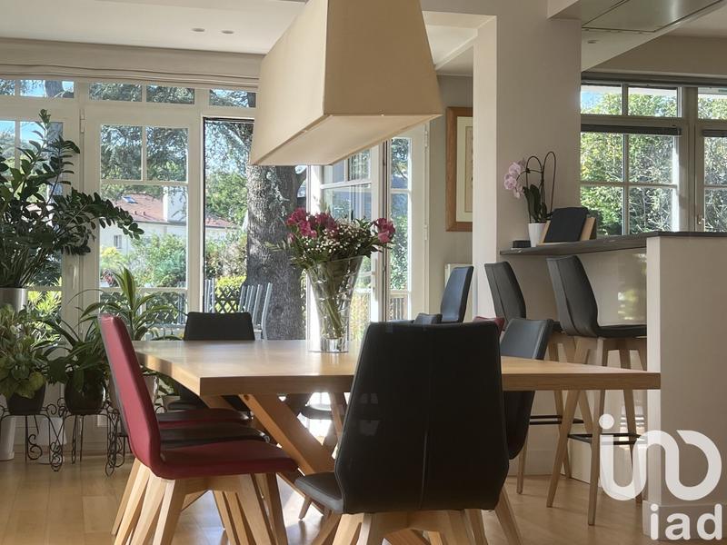 Maison - 263 m² - 9 pièces