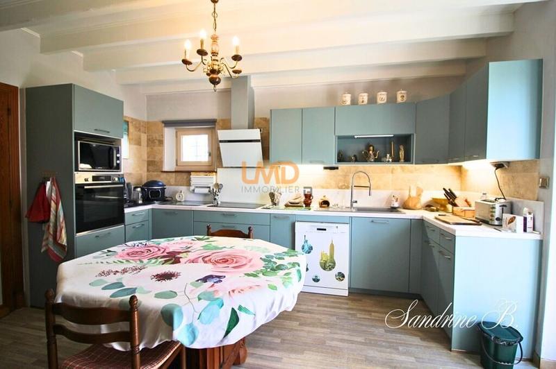 Maison - 275 m² - 8 pièces