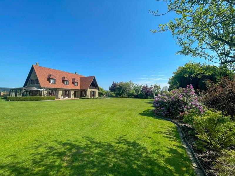 Maison en pierre - 295 m² - 8 pièces