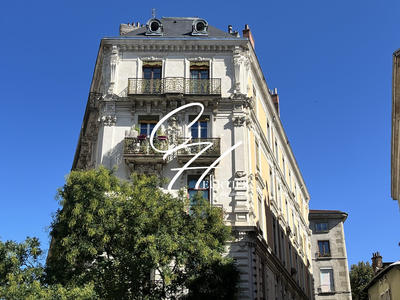 Appartement - 142 m² - 6 pièces