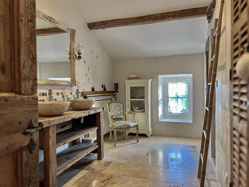 Mas - 362 m² - 8 pièces