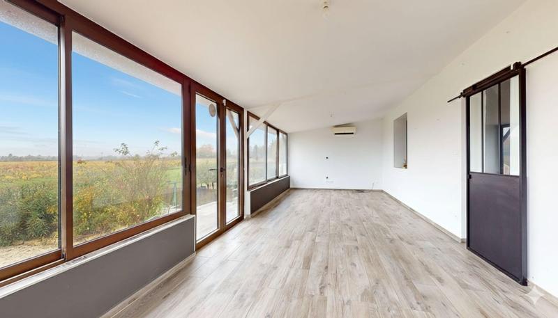 Maison - 260 m² - 6 pièces