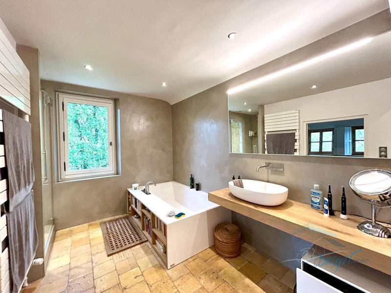 Maison ancienne - 340 m² - 9 pièces